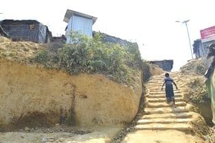 Moving Safely in the Camp under the Streetlights
